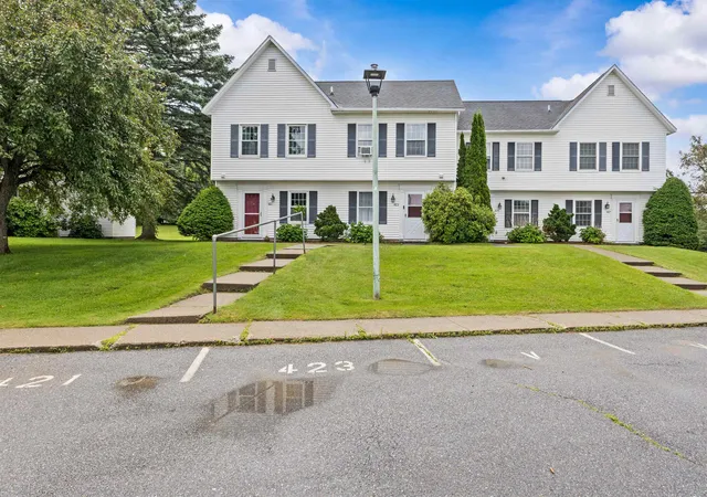 2nd image of 423 Westview Cir, Williston, VT 05495 | MLS# 5097373