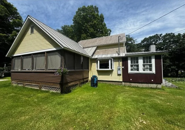 Homes for sale in Clarendon, VT | 2875 East St, Clarendon, VT 05759 | MLS# 5097468