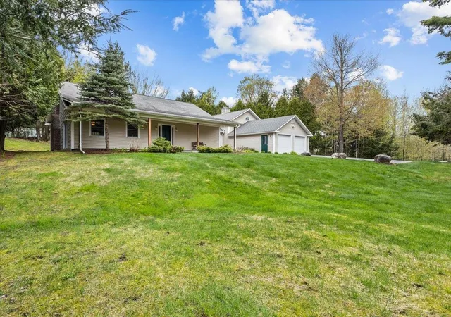 2nd image of 62 Winterbird Rd, Stowe, VT 05672 | MLS# 5097471