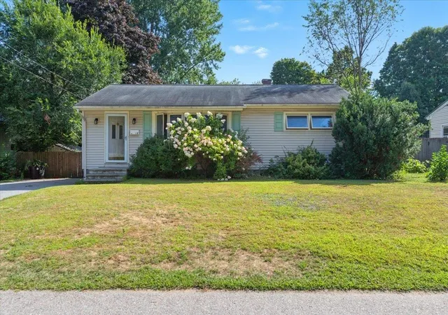 Homes for sale in South Burlington, VT | 18 Maplewood Dr, South Burlington, VT 05403 | MLS# 5097473
