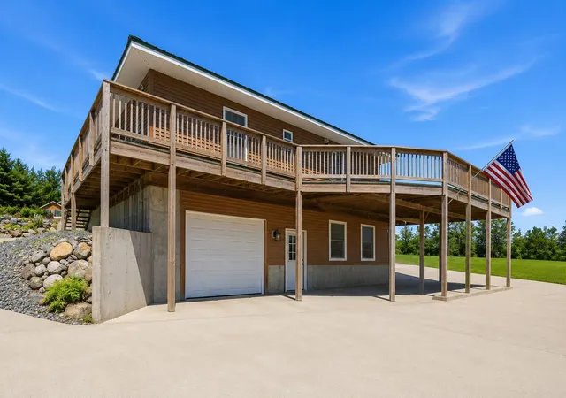 Photo 1 of Single family home for sale at 3 Grandview Dr, Berlin, NH 03570 | MLS# 5097503 | Listing updated on 2026-09-27