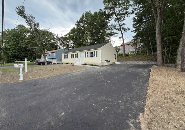 Photo 3 of Single family home for sale at 377 Broad St, Nashua, NH 03063 | MLS# 5097507 | Listing updated on 2026-09-01