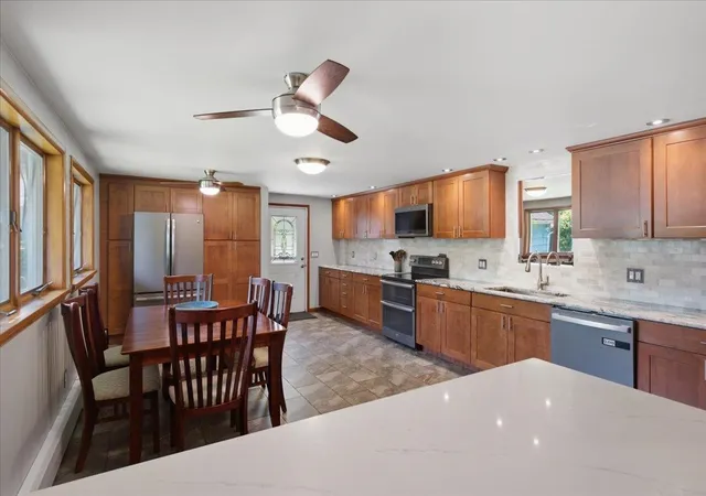 Photo 1 of Single family home for sale at 811 Middle Pownal Rd, Bennington, VT 05201 | MLS# 5097526 | Listing updated on 2026-07-30