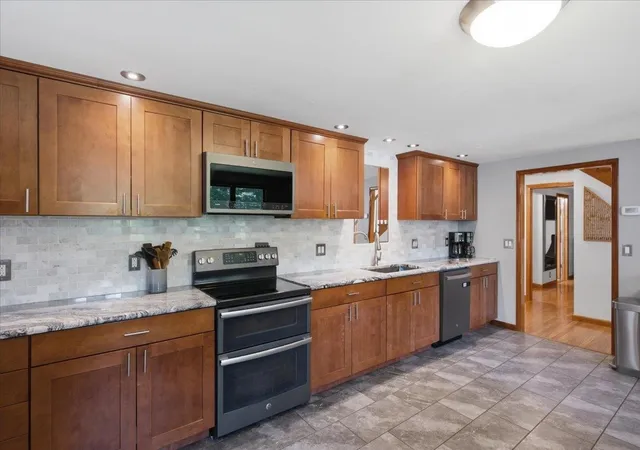 Photo 3 of Single family home for sale at 811 Middle Pownal Rd, Bennington, VT 05201 | MLS# 5097526 | Listing updated on 2026-07-30