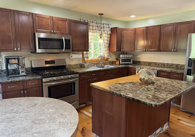 Photo 4 of Single family home for sale at 107 Blake Hl Rd, Center Ossipee, NH 03814 | MLS# 5097591 | Listing updated on 2026-10-06