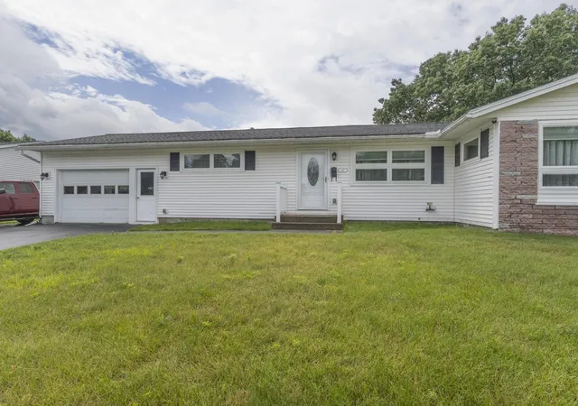 Homes for sale in South Burlington, VT | 42 Suburban Sq, South Burlington, VT 05403 | MLS# 5097605