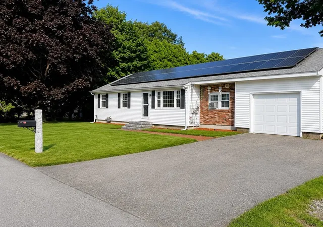 2nd image of 3 Sioux Ave, Nashua, NH 03063 | MLS# 5097612