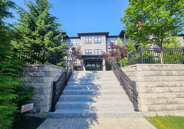 Homes for sale in Portsmouth, NH | 2075 Lafayette Rd #24, Portsmouth, NH 03801 | MLS# 5097672