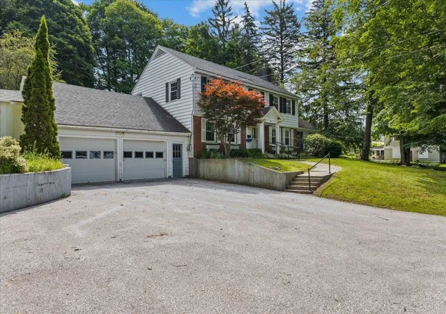 Photo 3 of Single family home for sale at 11 Prospect St, Saint Albans, VT 05478 | MLS# 5097725 | Listing updated on 2026-09-09