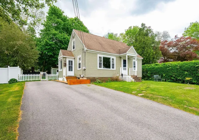 Homes for sale in Rochester, NH | 6 Howe St, Rochester, NH 03867 | MLS# 5097740