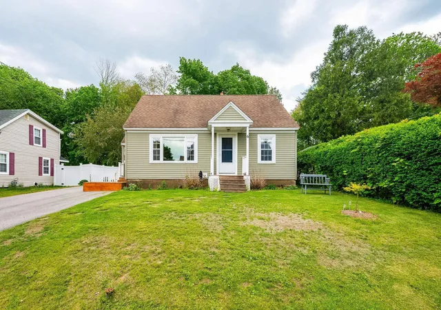 Homes for sale in Rochester, NH | 6 Howe St, Rochester, NH 03867 | MLS# 5097740