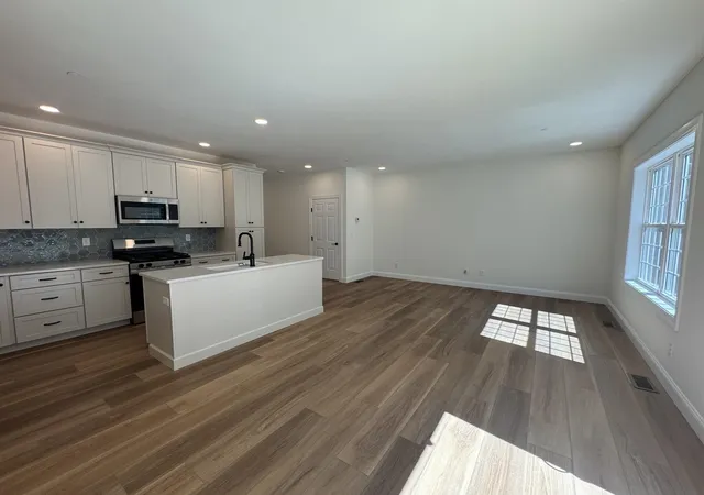 Photo 3 of Sale Pending at 5a Dearborn Cir, Manchester, NH 03102 | MLS# 5097797 | Listing updated on 2026-07-17