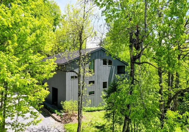 Homes for sale in Peru, VT | 20 Blackberry Ln, Peru, VT 05152 | MLS# 5097802