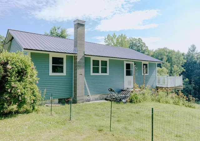 Homes for sale in Westminster, VT | 253 Farnsworth Cir, Westminster, VT 05158 | MLS# 5097962