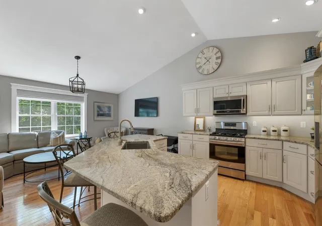 4th image of 18 Weymouth Ct #A, Hudson, NH 03051 | MLS# 5097989