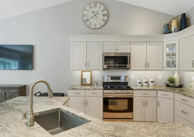 5th image of 18 Weymouth Ct #A, Hudson, NH 03051 | MLS# 5097989