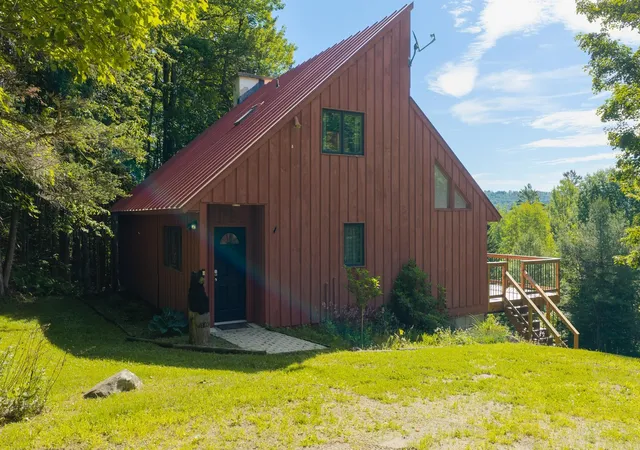 Homes for sale in Londonderry, VT | 95 Hemlock Dr, Londonderry, VT 05343 | MLS# 5098008