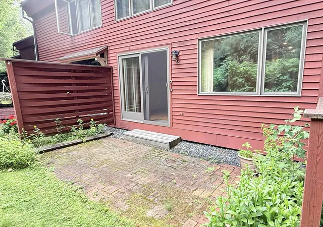 Homes for sale in Brattleboro, VT | 23 Robin Wy, Brattleboro, VT 05301 | MLS# 5098028