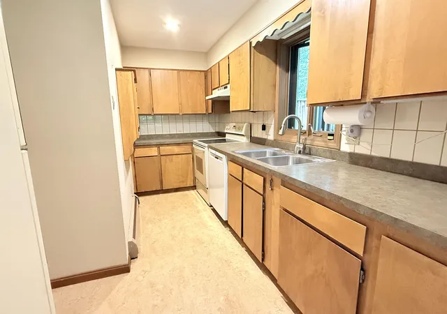 Homes for sale in Brattleboro, VT | 23 Robin Wy, Brattleboro, VT 05301 | MLS# 5098028