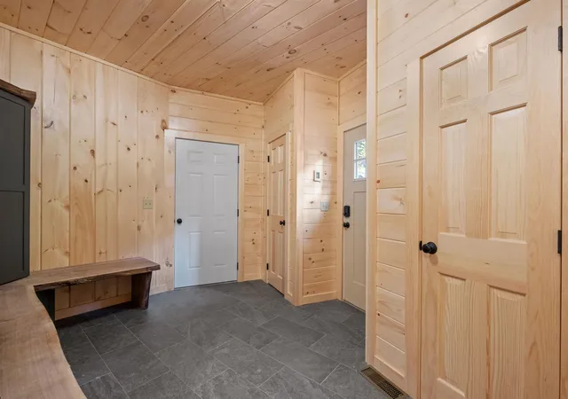Homes for sale in Lincoln, NH | 17 Landing Rd, Lincoln, NH 03251 | MLS# 5098047