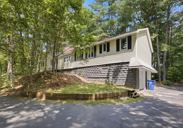 Homes for sale in Londonderry, NH | 37 Hall Rd, Londonderry, NH 03053 | MLS# 5098057