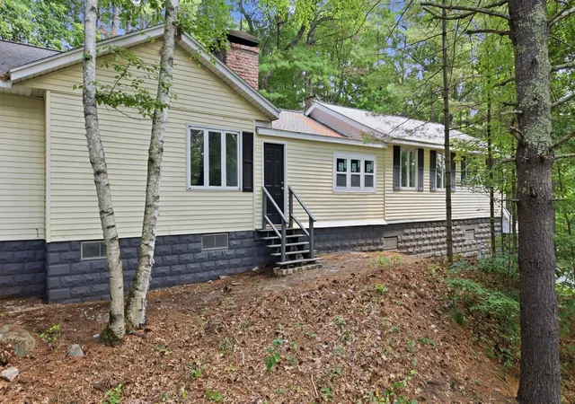 Homes for sale in Londonderry, NH | 37 Hall Rd, Londonderry, NH 03053 | MLS# 5098057