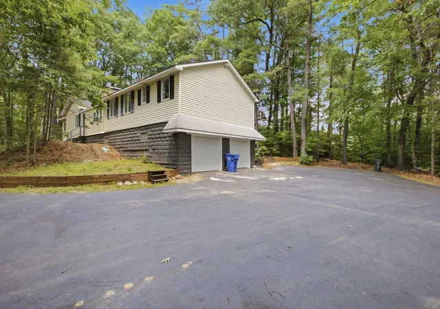 Homes for sale in Londonderry, NH | 37 Hall Rd, Londonderry, NH 03053 | MLS# 5098057