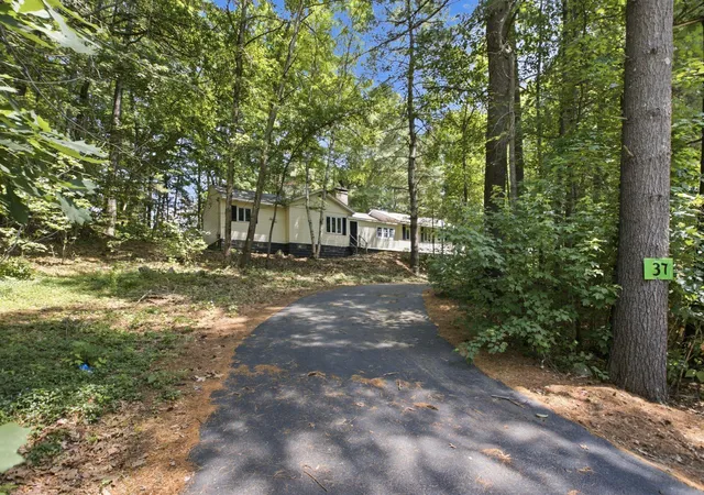 Homes for sale in Londonderry, NH | 37 Hall Rd, Londonderry, NH 03053 | MLS# 5098057