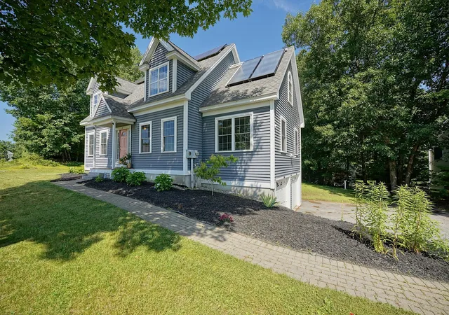 2nd image of 2 Wood Ridge Ln, Exeter, NH 03833 | MLS# 5098063