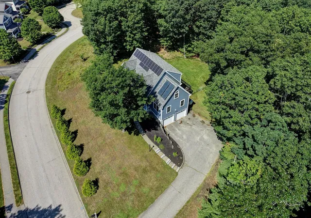 3rd image of 2 Wood Ridge Ln, Exeter, NH 03833 | MLS# 5098063