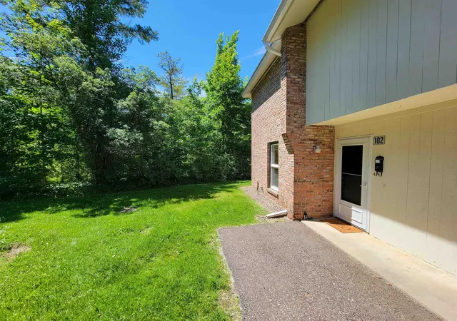 Photo 4 of Sale Pending at 195 Ledgewood Cir #102, Burlington, VT 05401 | MLS# 5098065 | Listing updated on 2026-07-10