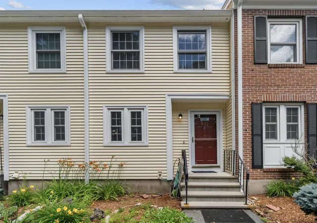 Homes for sale in Manchester, NH | 923 Fox Hollow Wy #923, Manchester, NH 03104 | MLS# 5098067