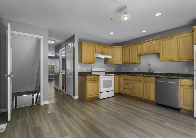3rd image of 17 Tammy Ct #B, Hudson, NH 03051 | MLS# 5098070