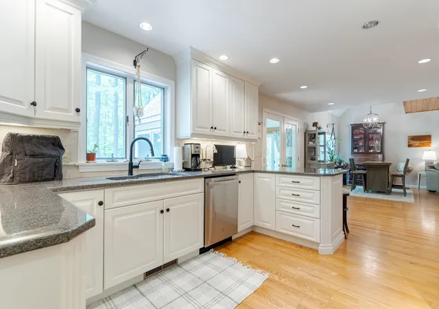 4th image of 59 Stratham Green Rd, Stratham, NH 03885 | MLS# 5098072
