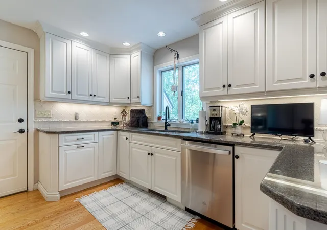 5th image of 59 Stratham Green Rd, Stratham, NH 03885 | MLS# 5098072