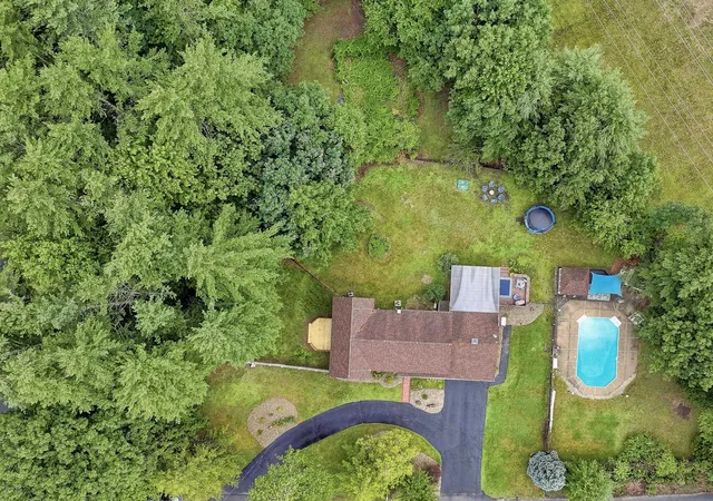 Photo 3 of Single family home for sale at 11 Wendover Way, Bedford, NH 03110 | MLS# 5098103 | Listing updated on 2026-07-25