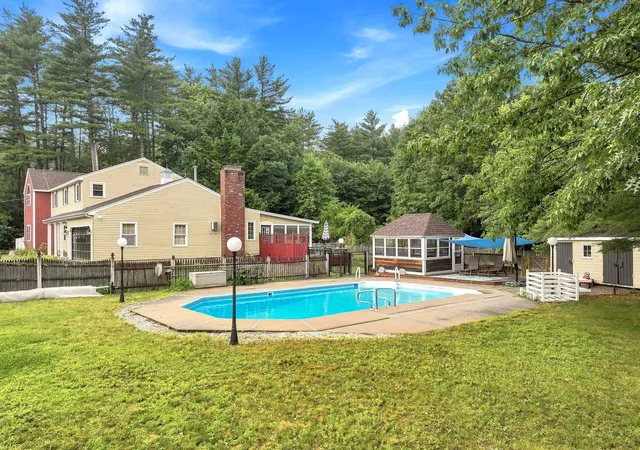 Photo 4 of Single family home for sale at 11 Wendover Way, Bedford, NH 03110 | MLS# 5098103 | Listing updated on 2026-07-25