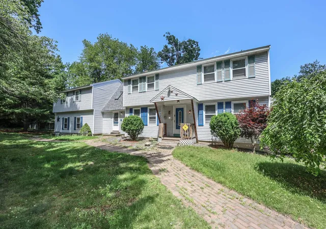 Homes for sale in Londonderry, NH | 22 Holton Cir, Londonderry, NH 03053 | MLS# 5098104