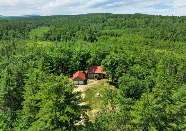 Photo 3 of Single family home for sale at 258 Pine River Rd, Effingham, NH 03882 | MLS# 5098106 | Listing updated on 2026-09-17