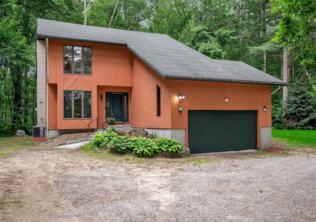 1st image of 10 Shelly Dr, Pelham, NH 03076 | MLS# 5098124