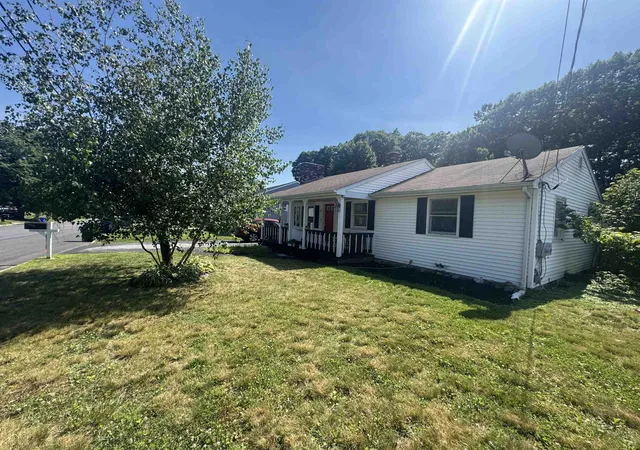 Single family home for sale at 141 Hoyt St, Manchester, NH 03103 | MLS# 5098138