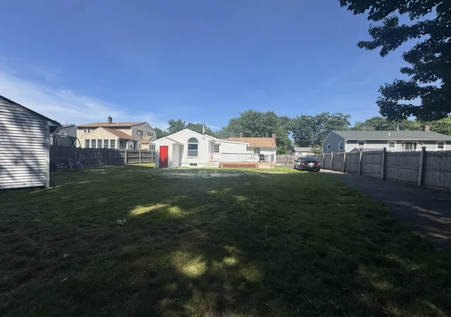 Photo 4 of Single family home for sale at 141 Hoyt St, Manchester, NH 03103 | MLS# 5098138 | Listing updated on 2026-09-13
