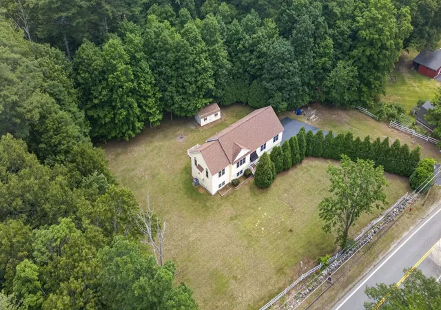 2nd image of 129 East Main St, Hampstead, NH 03826 | MLS# 5098146