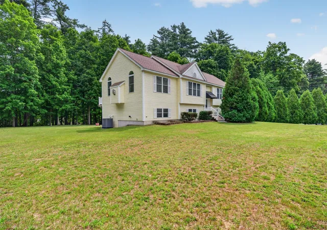 3rd image of 129 East Main St, Hampstead, NH 03826 | MLS# 5098146