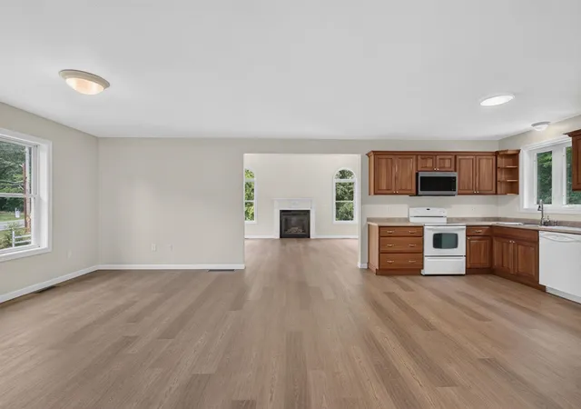 4th image of 129 East Main St, Hampstead, NH 03826 | MLS# 5098146