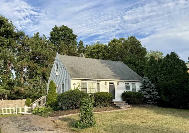 Homes for sale in Hampton, NH | 10 Ruth Ln, Hampton, NH 03842 | MLS# 5098149