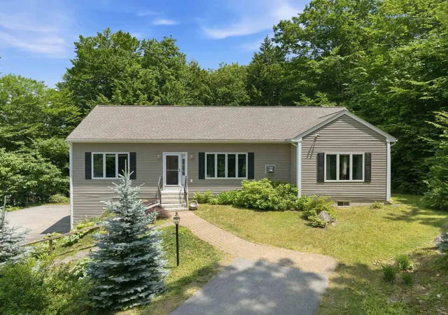 Homes for sale in New Hampton, NH | 769 Dana Hill Rd, New Hampton, NH 03256 | MLS# 5098184