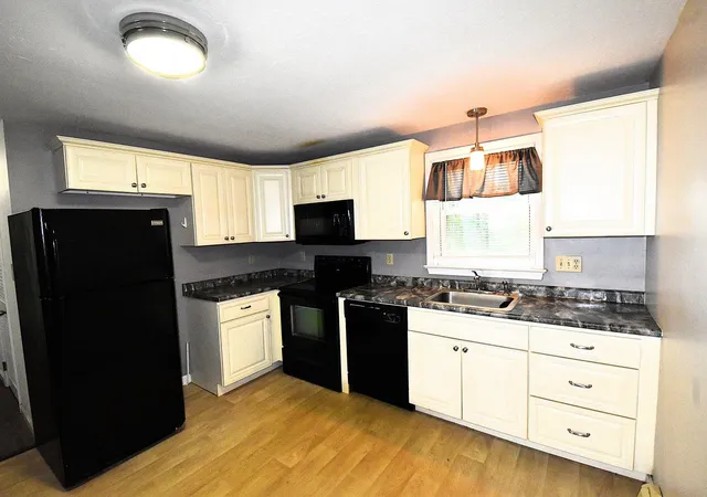 Homes for sale in Manchester, NH | 210 Circle Rd #F-3, Manchester, NH 03103 | MLS# 5098189