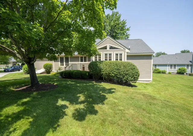 2nd image of 16 Spyglass Point Cir, Bedford, NH 03110 | MLS# 5098198