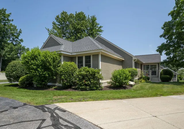 4th image of 16 Spyglass Point Cir, Bedford, NH 03110 | MLS# 5098198